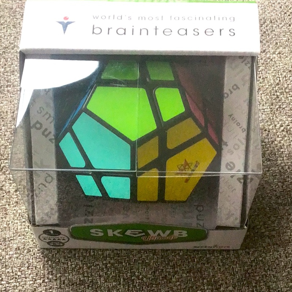 NWT Skewb Ultimate Rubiks Cube puzzle